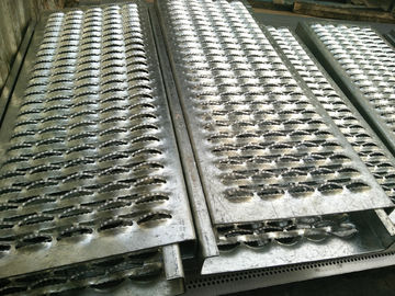 Китай Отверстие рта крокодила сформировало пефорированную анти- стальную пластину скида для пола/лестниц поставщик