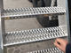 2мм гальванизированные пефорированные проступи лестницы металла, решетка безопасности распорки сжатия поставщик