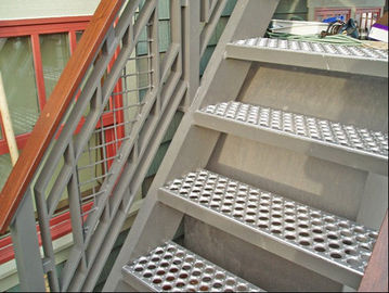 Китай Анти- направляя рельсами проступи лестницы металла металлического листа декоративной плиты пефорированные панелями поставщик